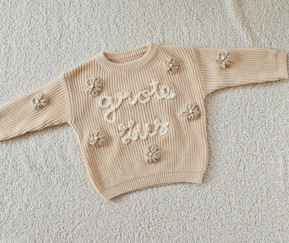 Sweater met naam en bloemen (max. 7 stuks)