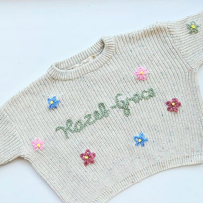 Sweater met naam en bloemen (max. 7 stuks)